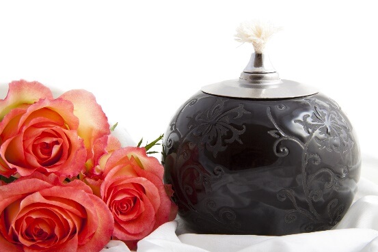 Cremation urn with flowers